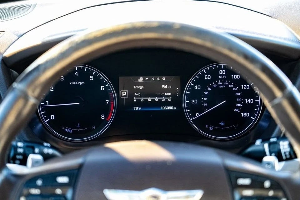 2016 Hyundai Genesis - Image 5 of 10