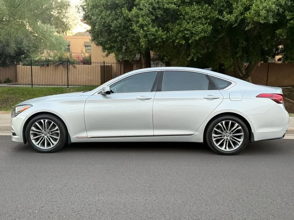 2016 Hyundai Genesis - Image 2 of 20