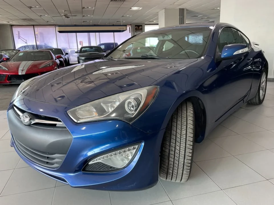 2016 Hyundai Genesis - Image 2 of 19