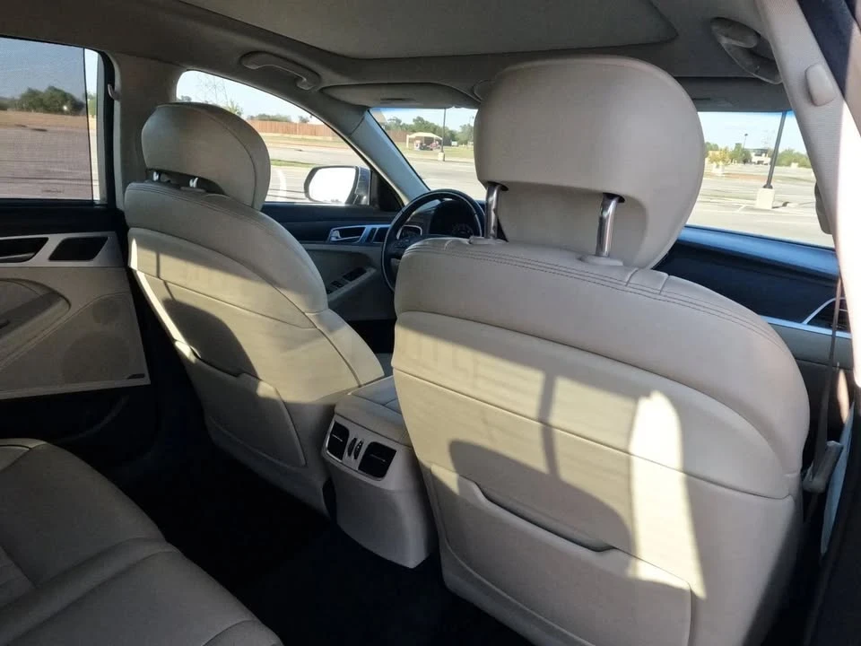 2016 Hyundai Genesis - Image 15 of 20