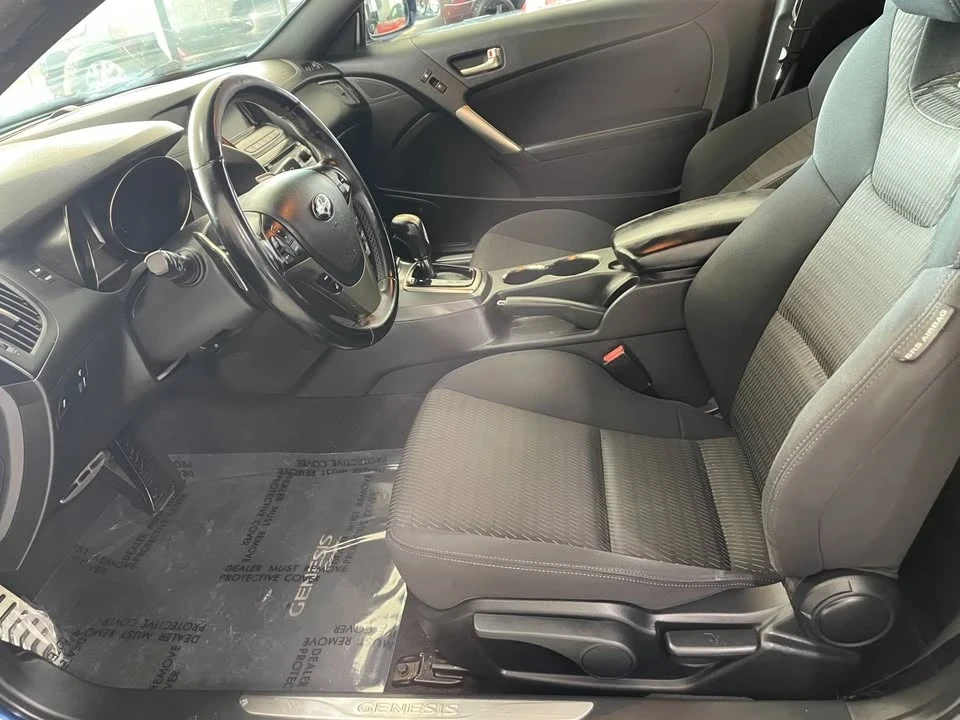 2016 Hyundai Genesis - Image 9 of 19