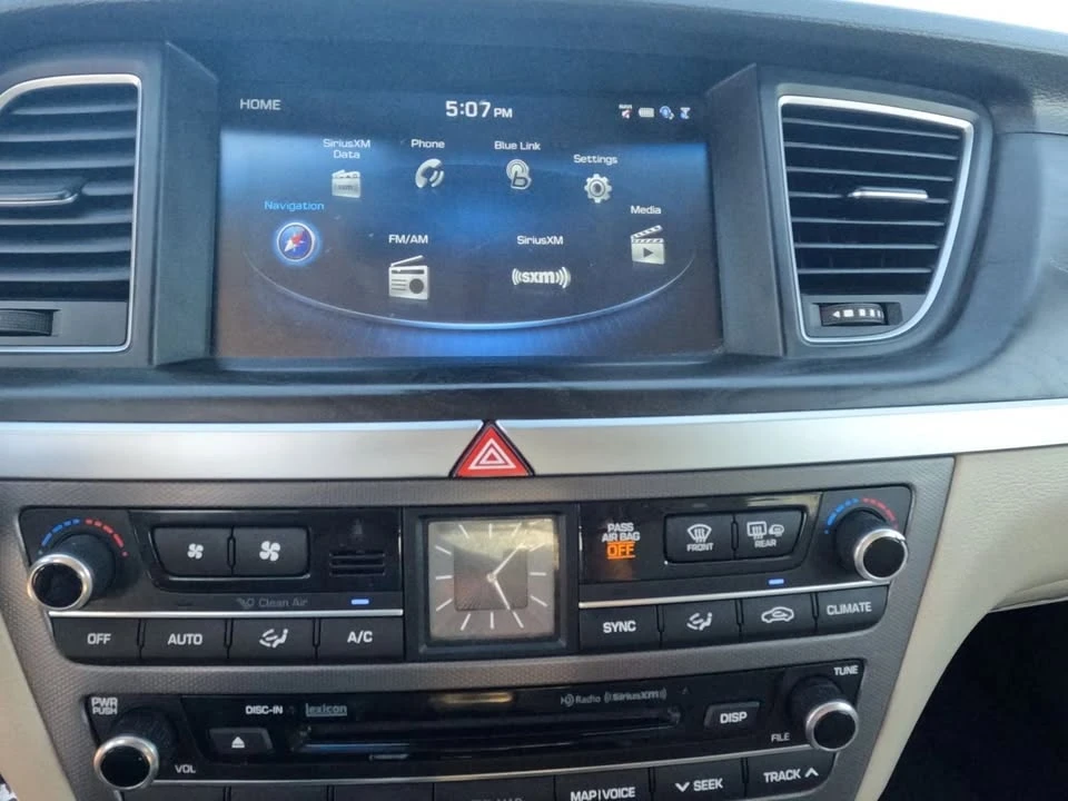 2016 Hyundai Genesis - Image 18 of 20
