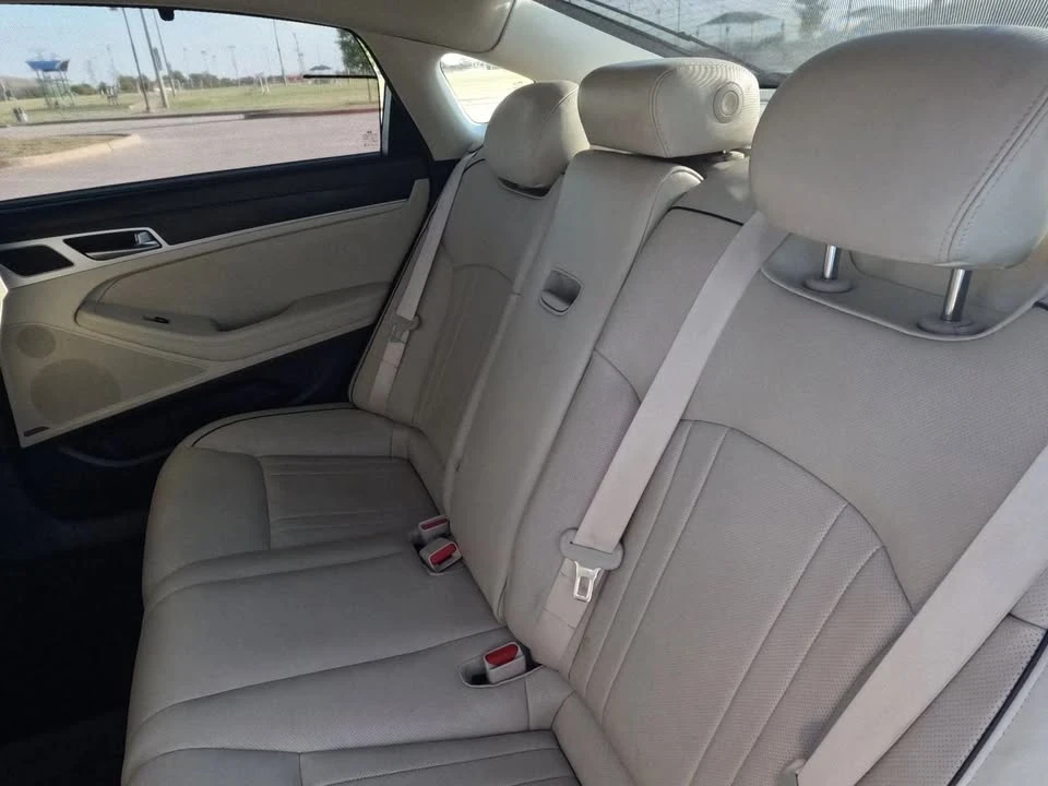 2016 Hyundai Genesis - Image 12 of 20