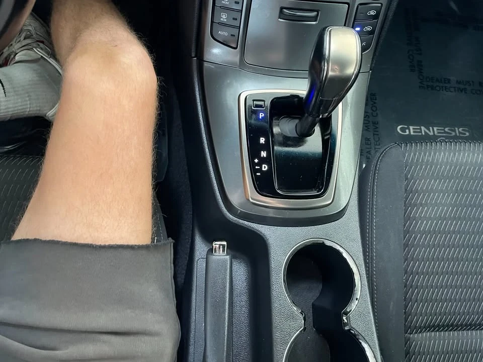 2016 Hyundai Genesis - Image 15 of 19