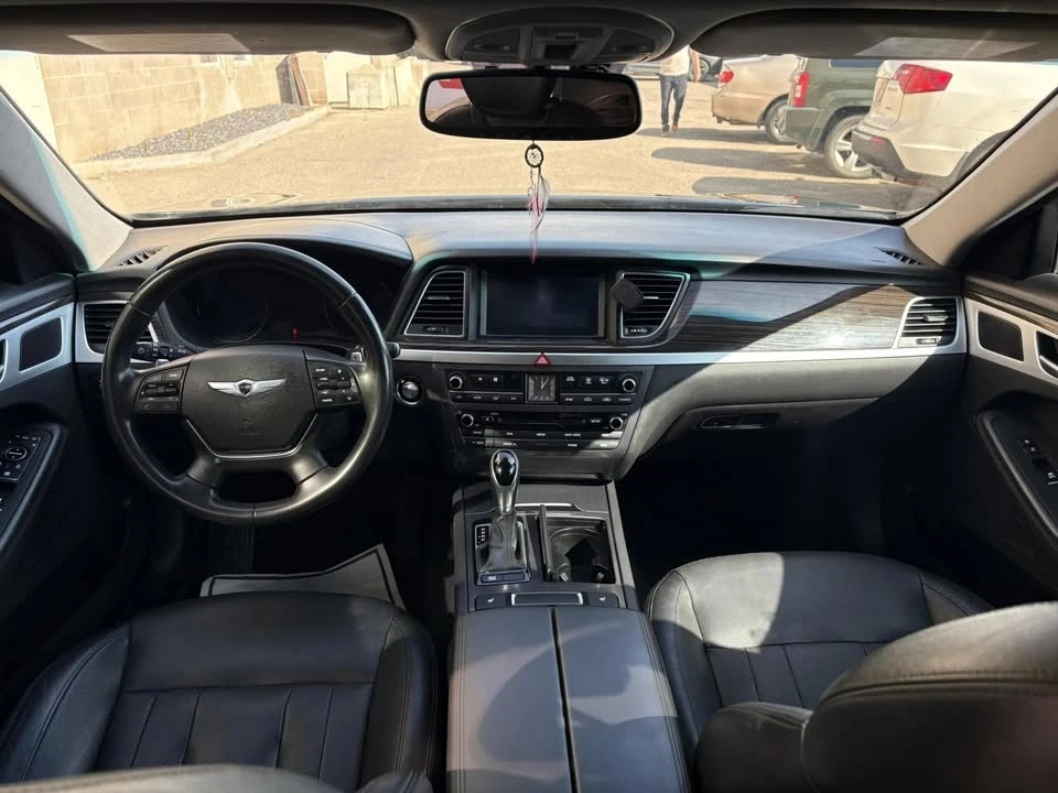 2016 Hyundai Genesis - Image 9 of 19