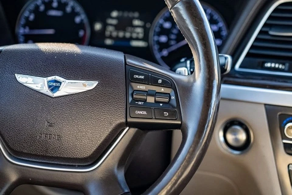 2016 Hyundai Genesis - Image 8 of 10