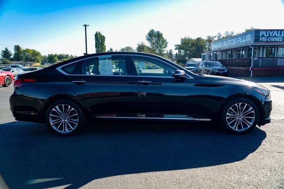 2016 Hyundai Genesis - Image 2 of 10