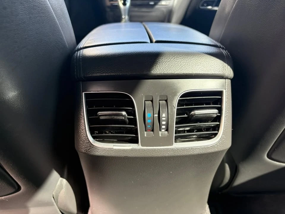 2016 Hyundai Genesis - Image 14 of 19