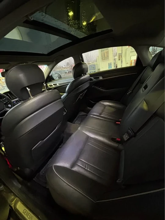 2016 Hyundai Genesis - Image 9 of 11
