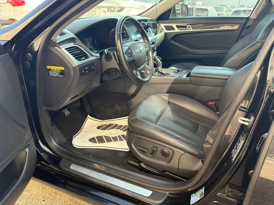 2016 Hyundai Genesis - Image 17 of 19