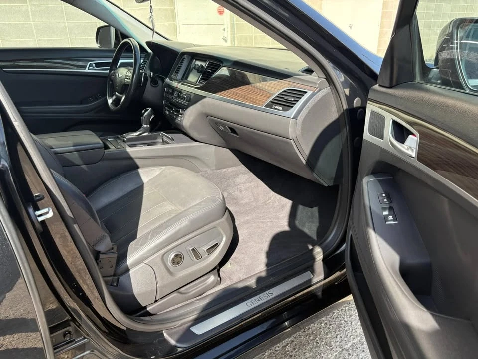 2016 Hyundai Genesis - Image 18 of 19