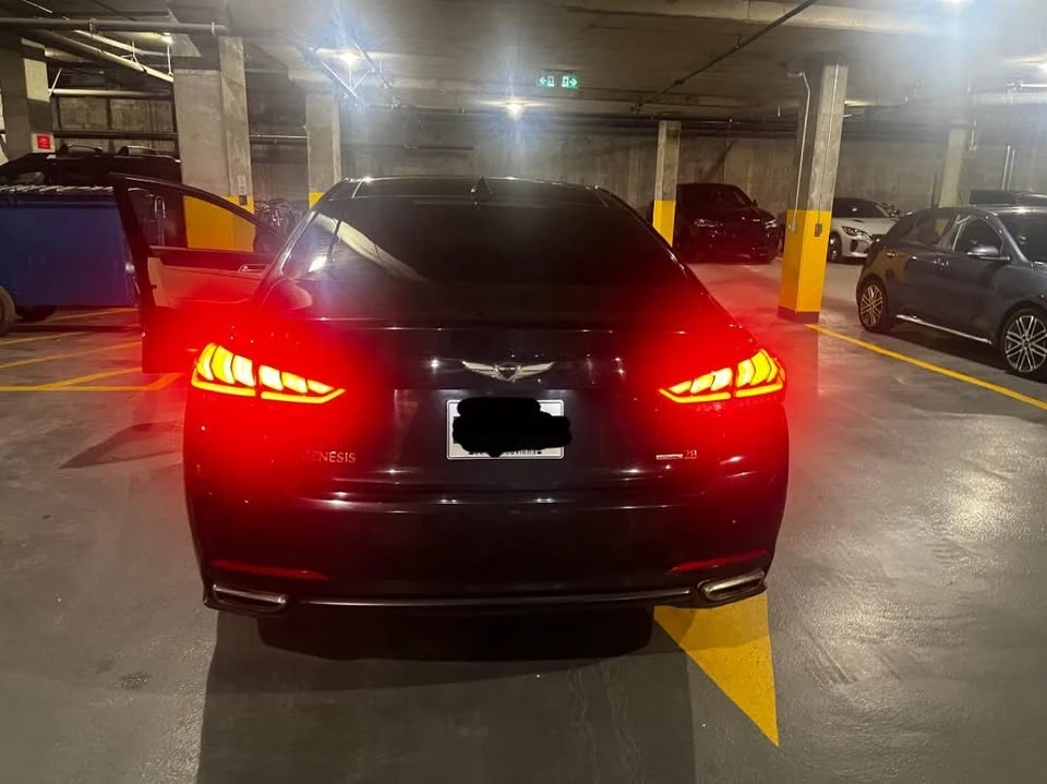 2016 Hyundai Genesis - Image 9 of 10