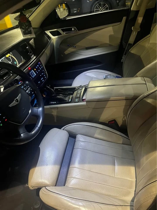 2016 Hyundai Genesis - Image 4 of 10