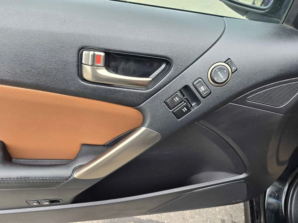 2016 Hyundai Genesis - Image 9 of 16