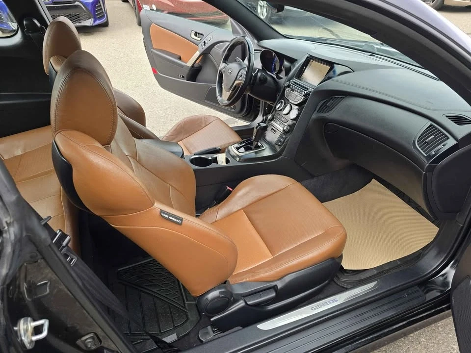 2016 Hyundai Genesis - Image 14 of 16