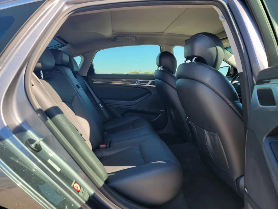 2016 Hyundai Genesis - Image 14 of 17