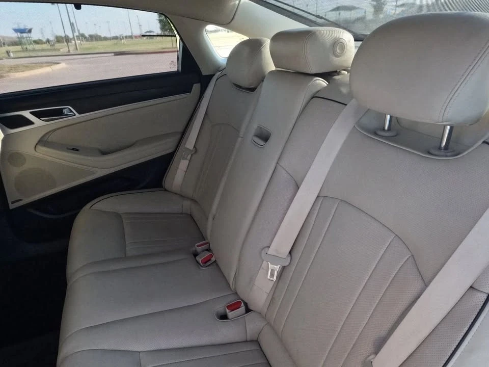 2016 Hyundai Genesis - Image 12 of 20