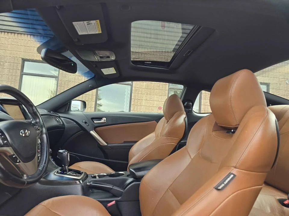 2016 Hyundai Genesis - Image 13 of 16