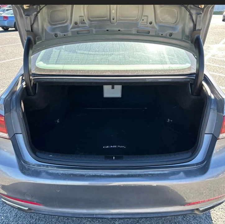 2016 Hyundai Genesis - Image 17 of 18