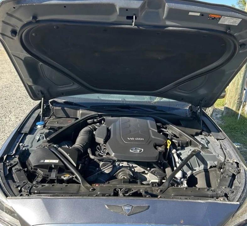 2016 Hyundai Genesis - Image 18 of 18