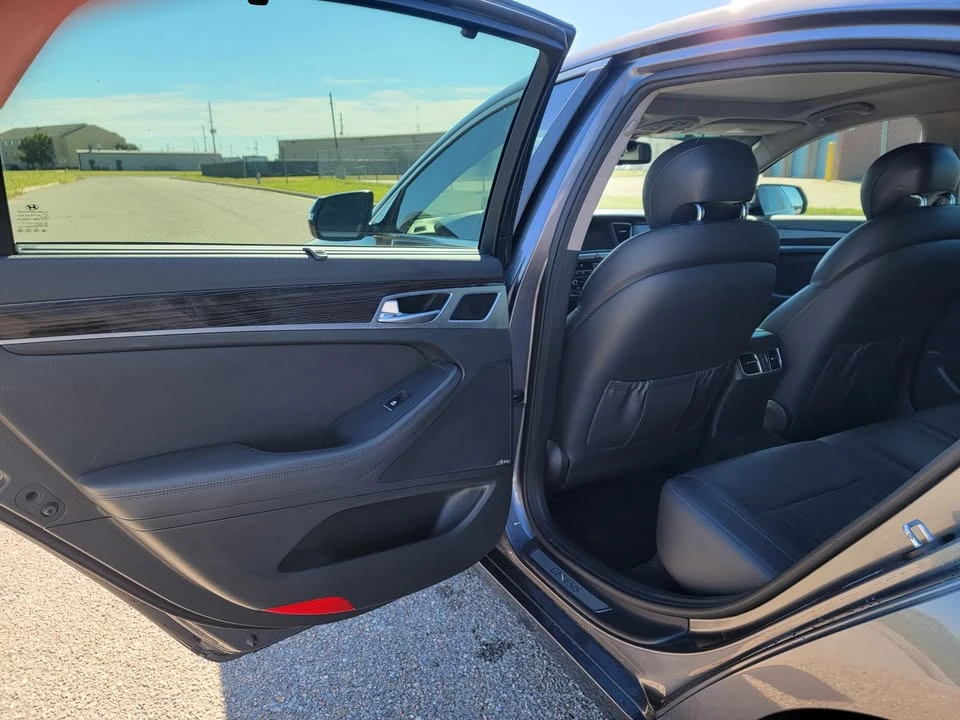 2016 Hyundai Genesis - Image 11 of 17
