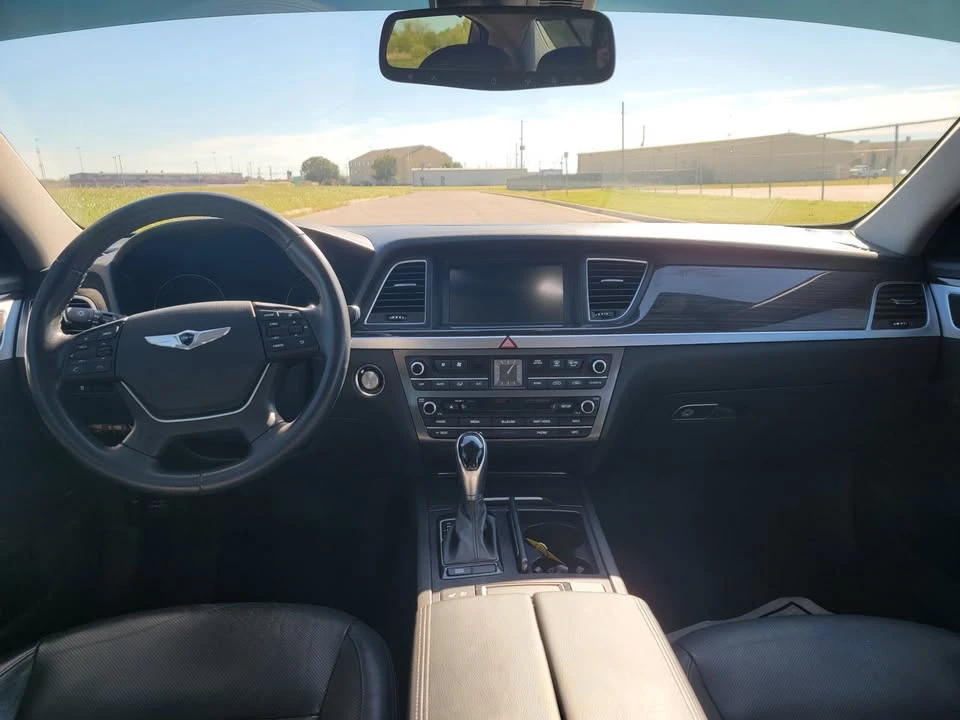 2016 Hyundai Genesis - Image 15 of 17