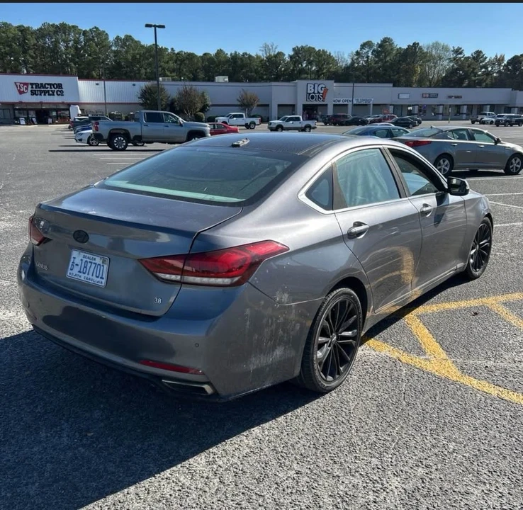 2016 Hyundai Genesis - Image 5 of 18