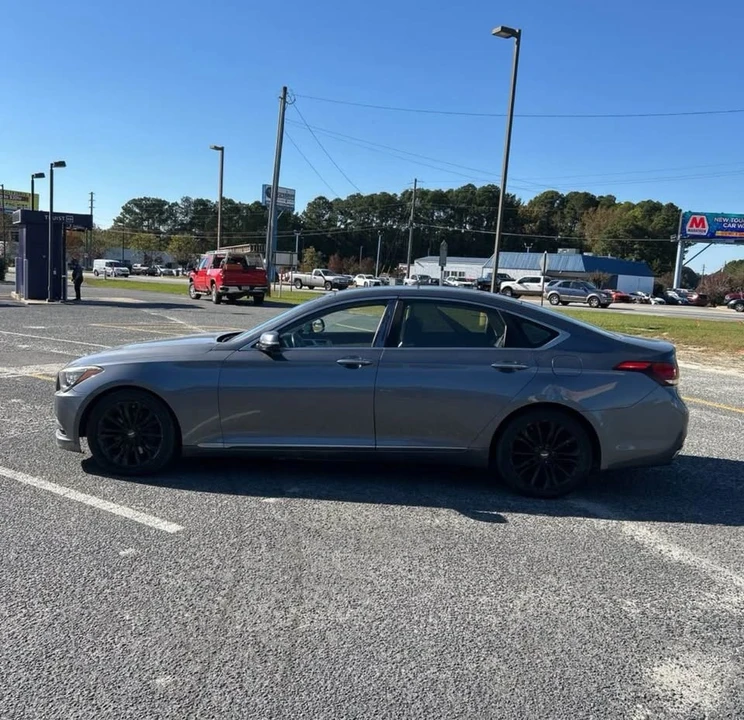 2016 Hyundai Genesis - Image 2 of 18