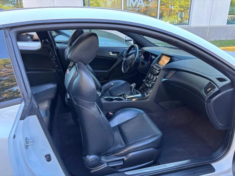 2016 Hyundai Genesis - Image 14 of 20