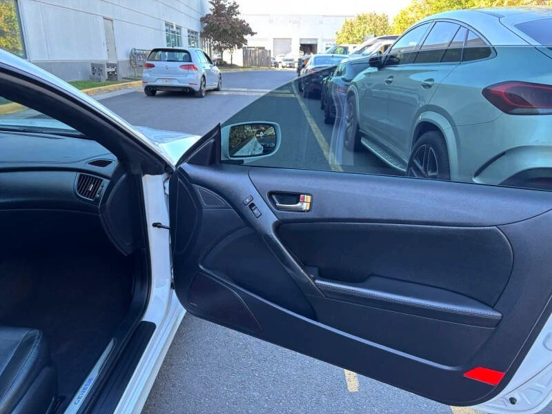 2016 Hyundai Genesis - Image 15 of 20