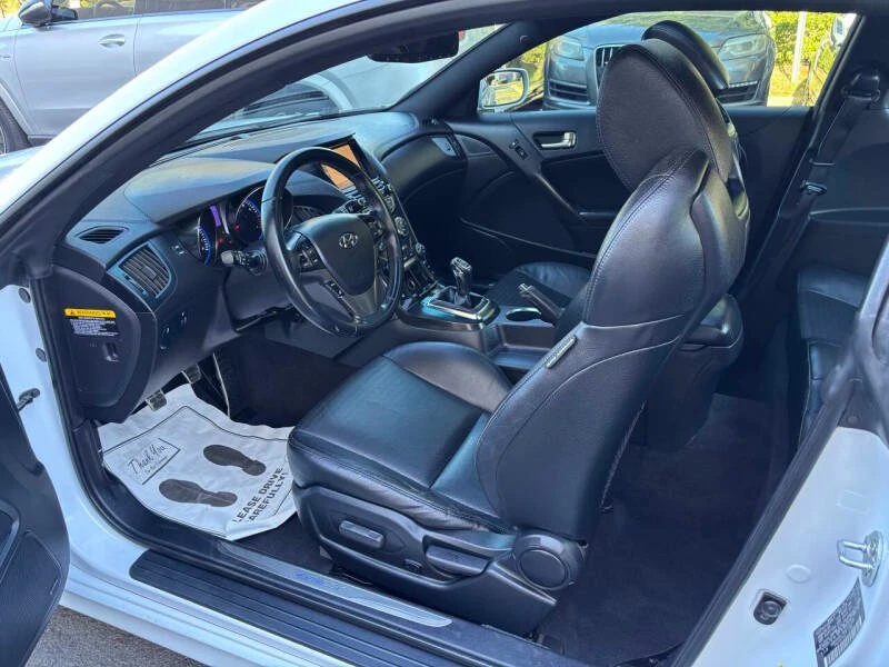 2016 Hyundai Genesis - Image 5 of 20