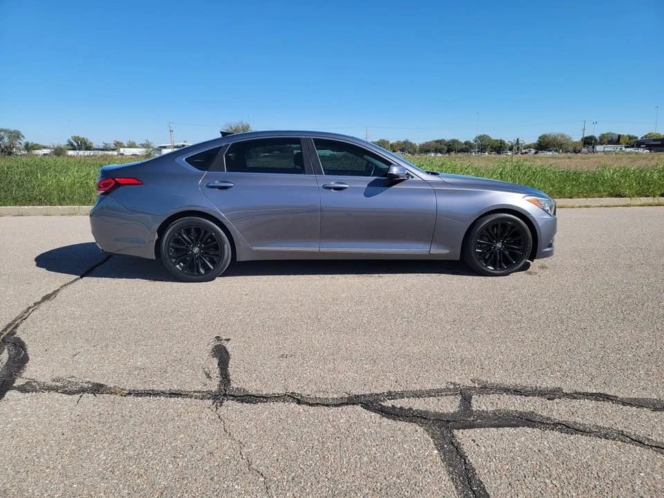 2016 Hyundai Genesis - Image 8 of 17