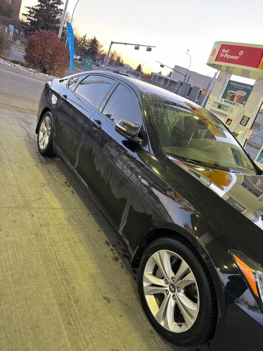 2016 Hyundai Genesis - Image 2 of 11