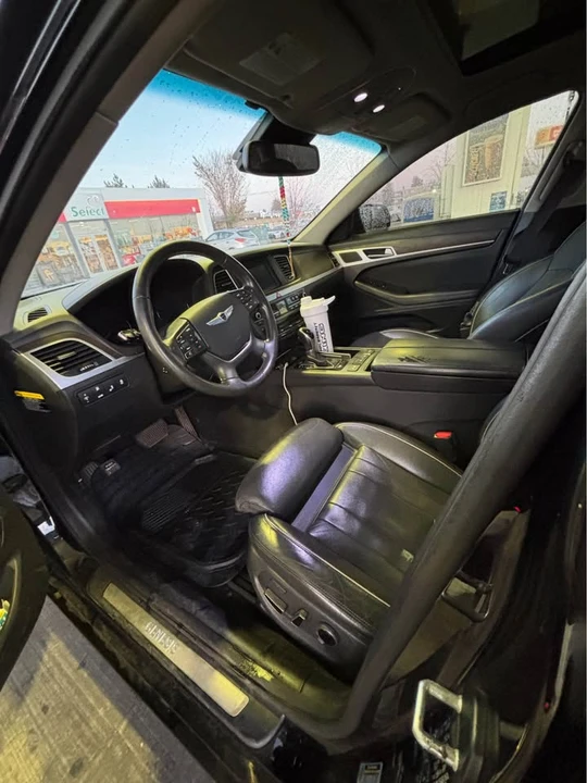 2016 Hyundai Genesis - Image 7 of 11