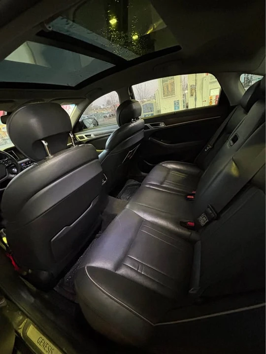 2016 Hyundai Genesis - Image 10 of 11
