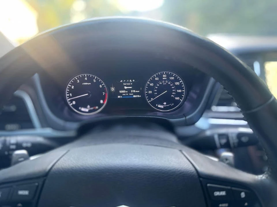 2016 Hyundai Genesis - Image 10 of 16