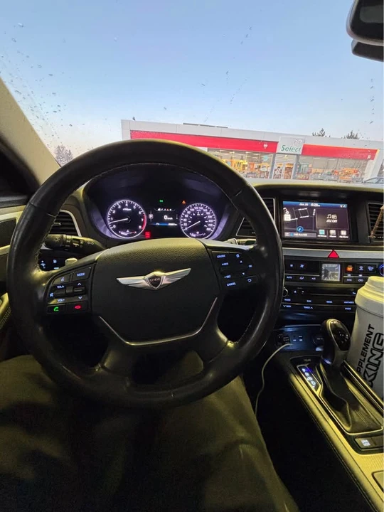 2016 Hyundai Genesis - Image 7 of 11