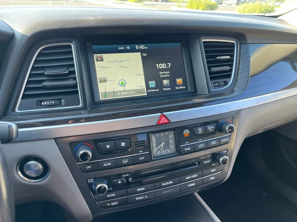 2016 Hyundai Genesis - Image 12 of 13