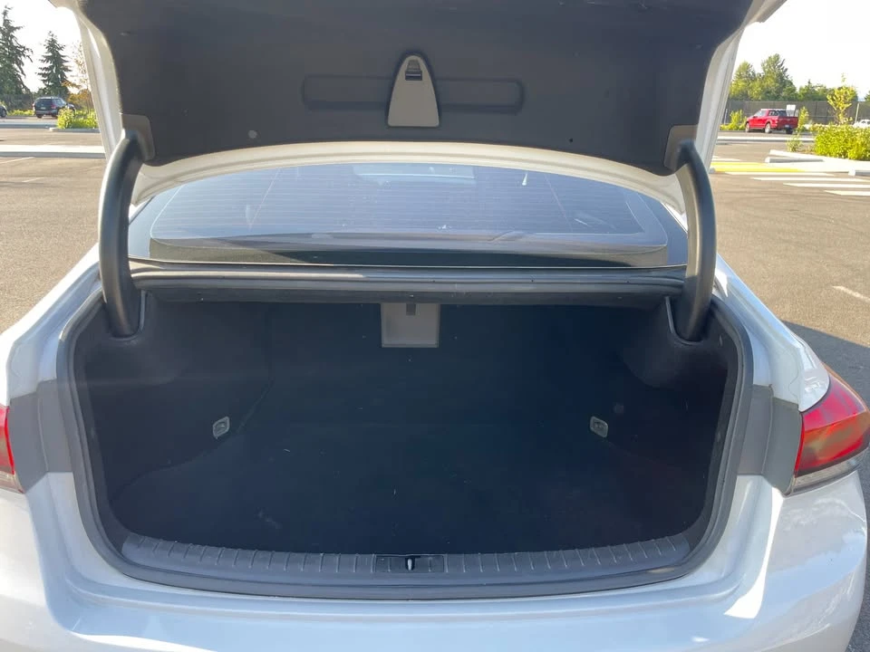 2016 Hyundai Genesis - Image 9 of 13