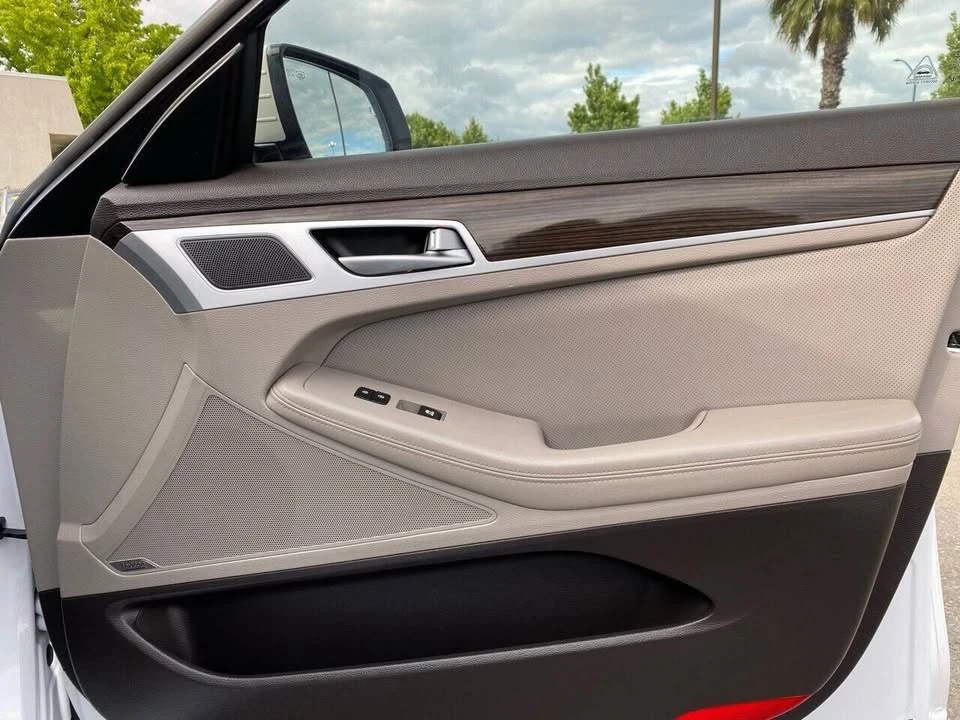 2016 Hyundai Genesis - Image 16 of 20