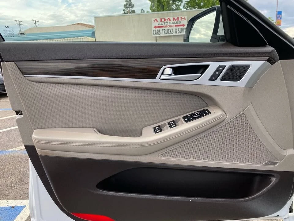 2016 Hyundai Genesis - Image 10 of 20