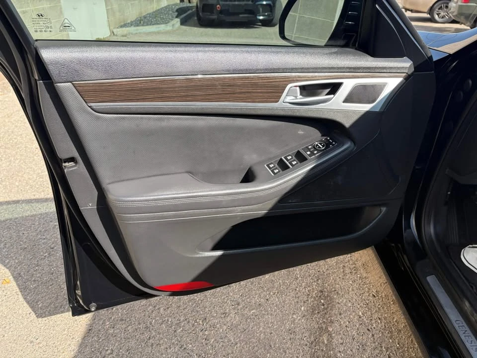 2016 Hyundai Genesis - Image 6 of 16