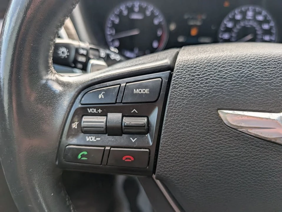 2016 Hyundai Genesis - Image 11 of 20