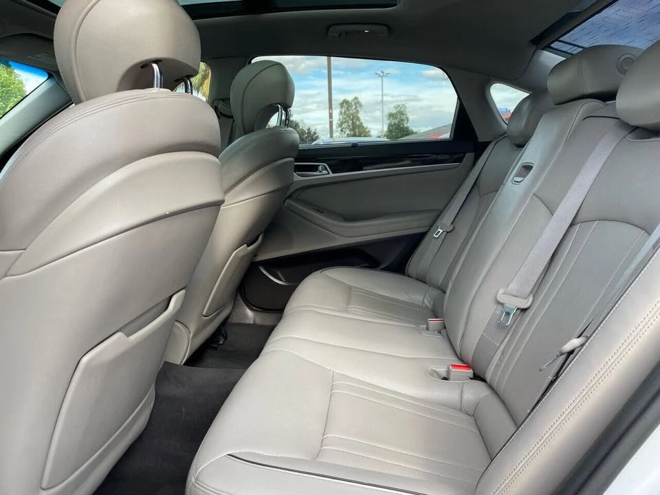 2016 Hyundai Genesis - Image 11 of 20