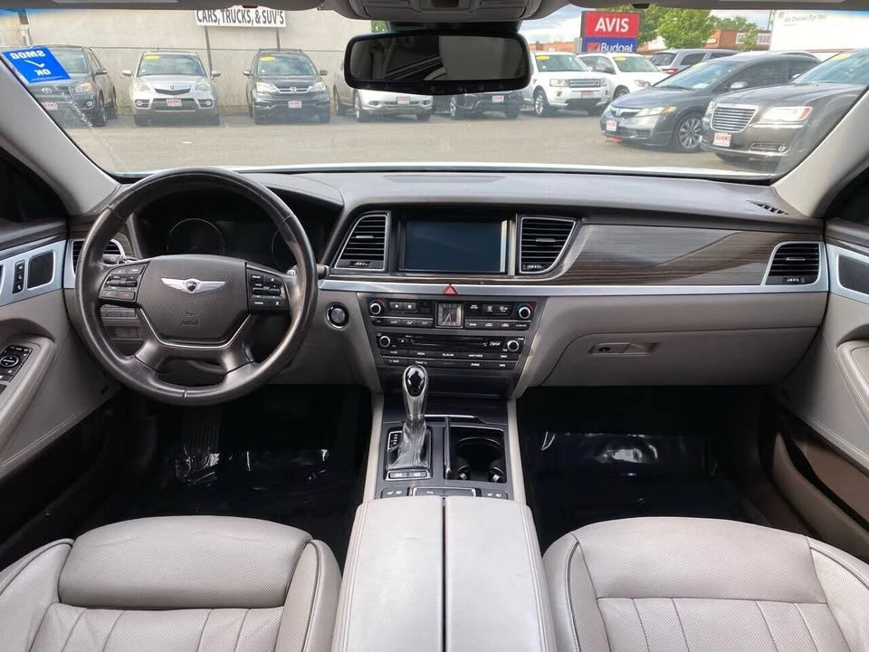 2016 Hyundai Genesis - Image 17 of 20