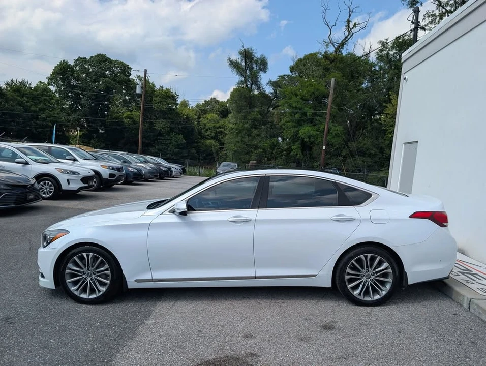 2016 Hyundai Genesis - Image 9 of 20