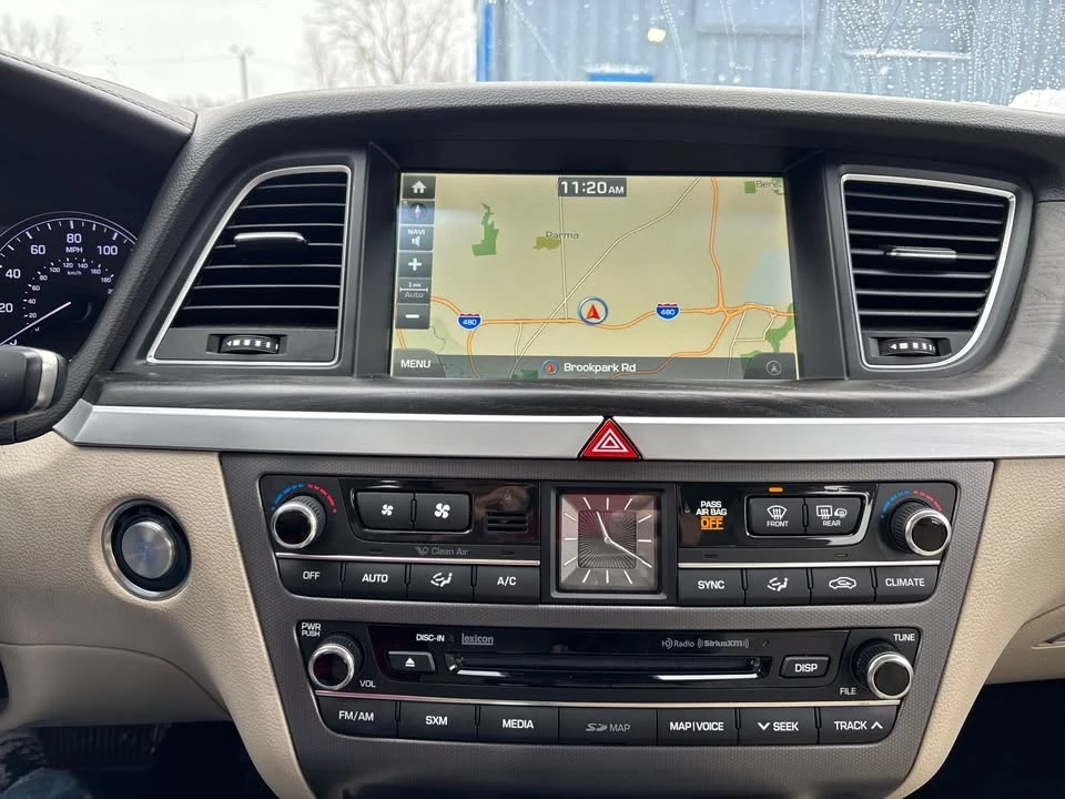 2016 Hyundai Genesis - Image 14 of 17