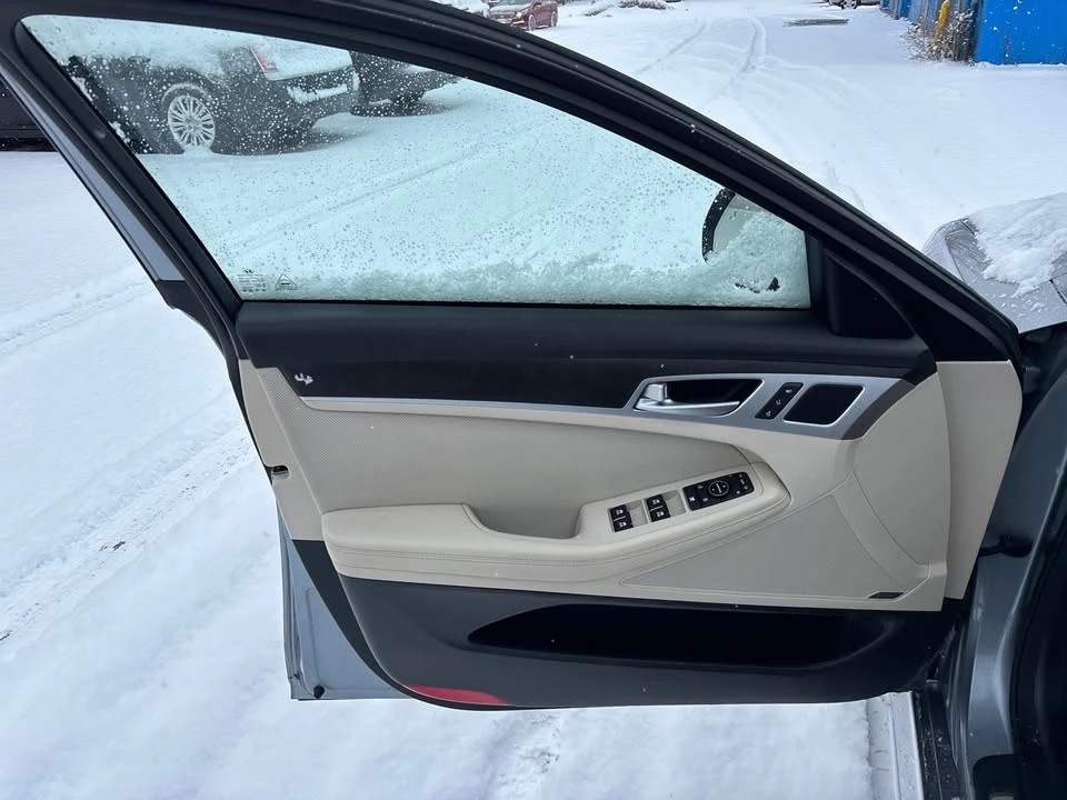 2016 Hyundai Genesis - Image 9 of 17
