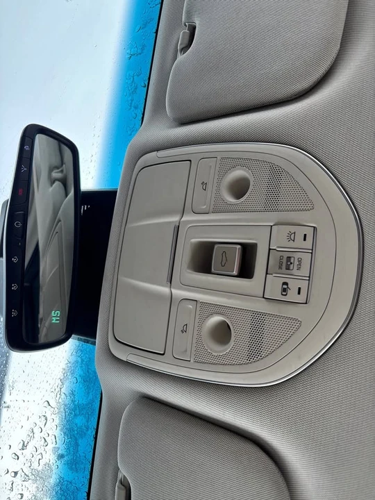 2016 Hyundai Genesis - Image 16 of 17