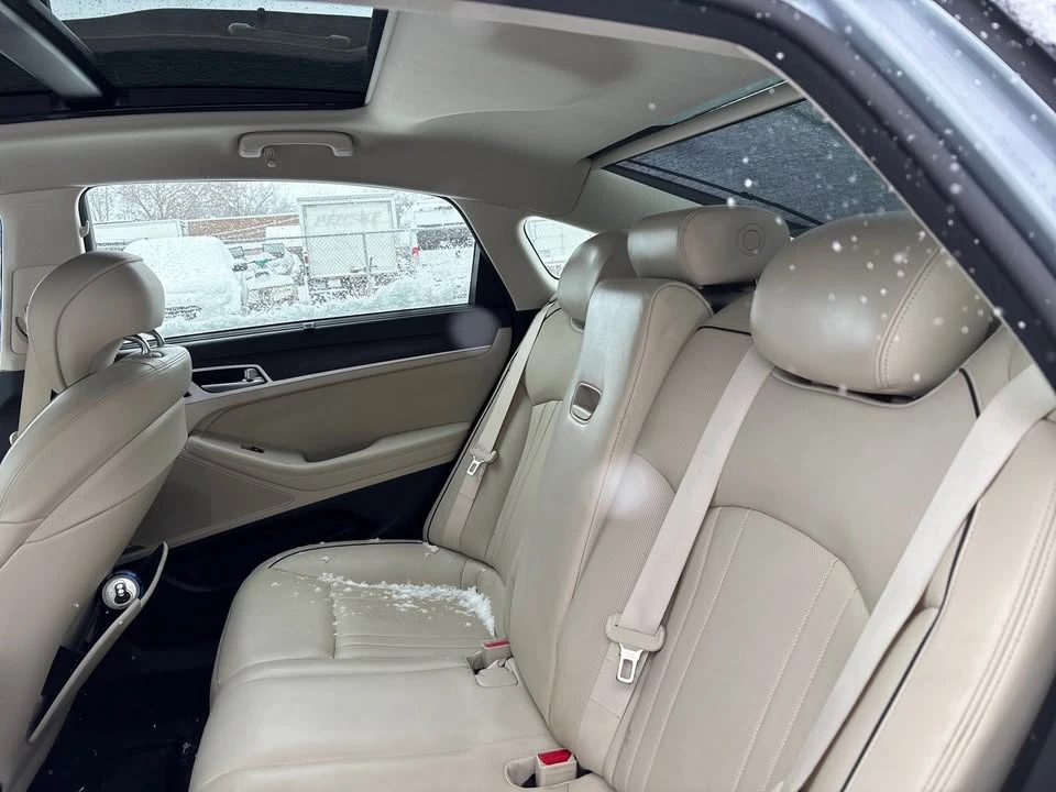 2016 Hyundai Genesis - Image 11 of 17